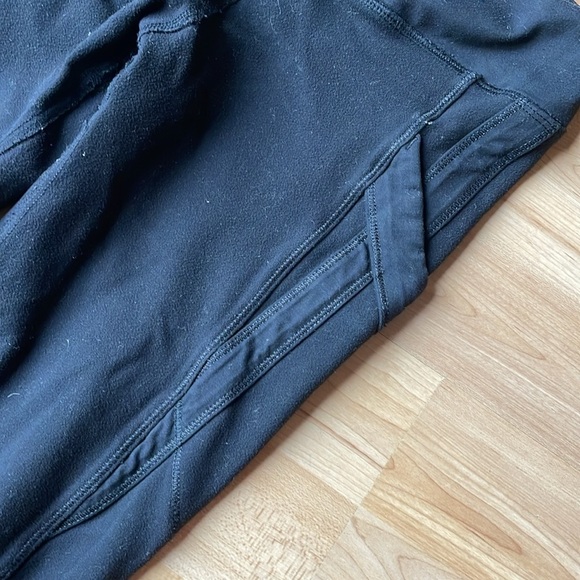 Ivivva leggings with pockets - Picture 3 of 6